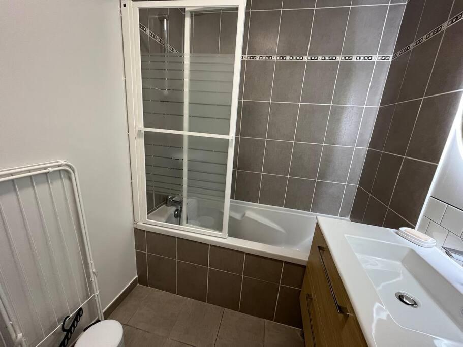 Appartement Dahlia, Appt Cosy Avec Parking Et Balcon à Caen Extérieur photo